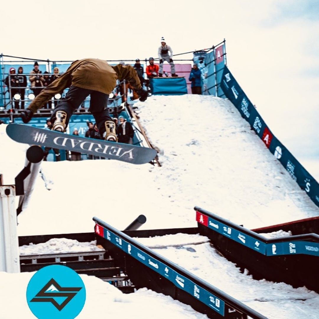 Didier_Kickken_Verdad_snowboards_knives_out